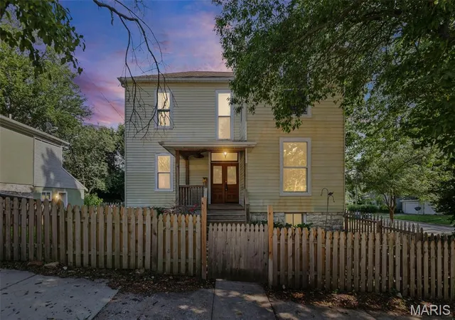 Photo 1 of Single family home for sale at 407 E 9th St, Alton, IL 62002 | MLS# MIS26038486 | Listing updated on 2026-09-26