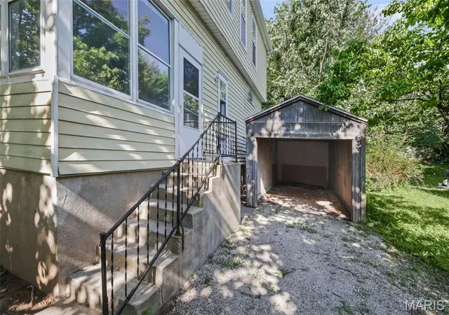 Photo 4 of Single family home for sale at 407 E 9Th St, Alton, IL 62002 | MLS# MIS26038486 | Listing updated on 2026-10-13