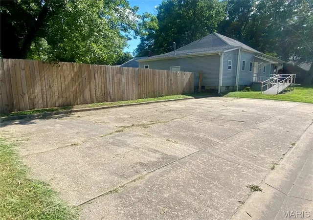 Homes for sale in Sikeston, MO | 846 Vernon Ave, Sikeston, MO 63801 | MLS# MIS26038489