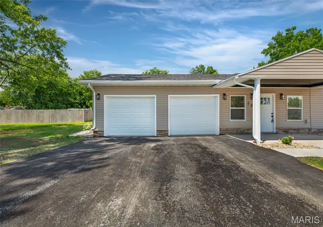Homes for sale in Gillespie, IL | 503 W Chestnut St, Gillespie, IL 62033 | MLS# MIS26038490