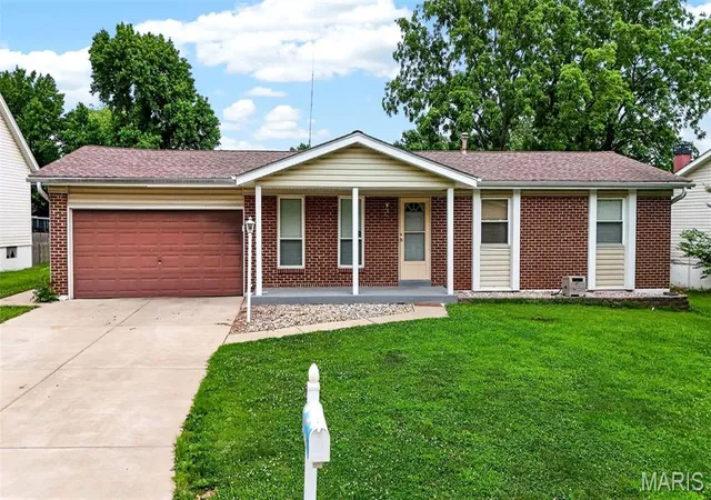 1st image of 620 Lime Rock Dr, Saint Charles, MO 63304 | MLS# MIS26038494
