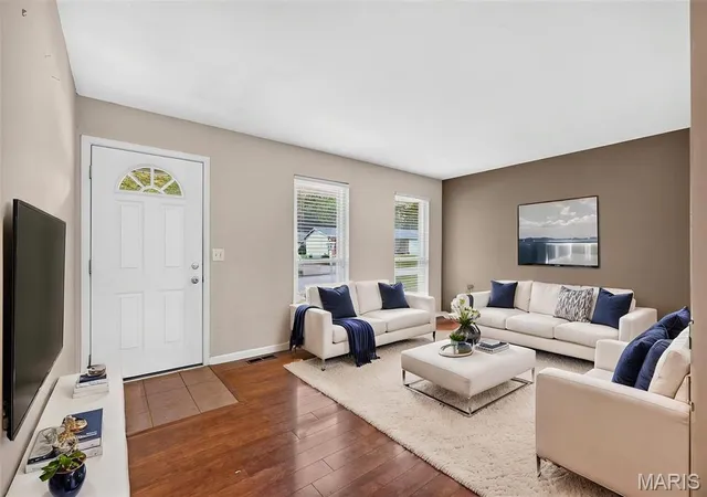 3rd image of 620 Lime Rock Dr, Saint Charles, MO 63304 | MLS# MIS26038494