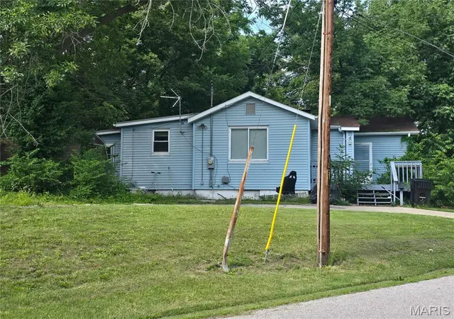 Photo 1 of Single family home for sale at 735 E Adams St, Belleville, IL 62220 | MLS# MIS26038504 | Listing updated on 2026-08-25
