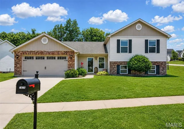 Homes for sale in Wentzville, MO | 1609 Spring Mill Dr, Wentzville, MO 63385 | MLS# MIS26038508