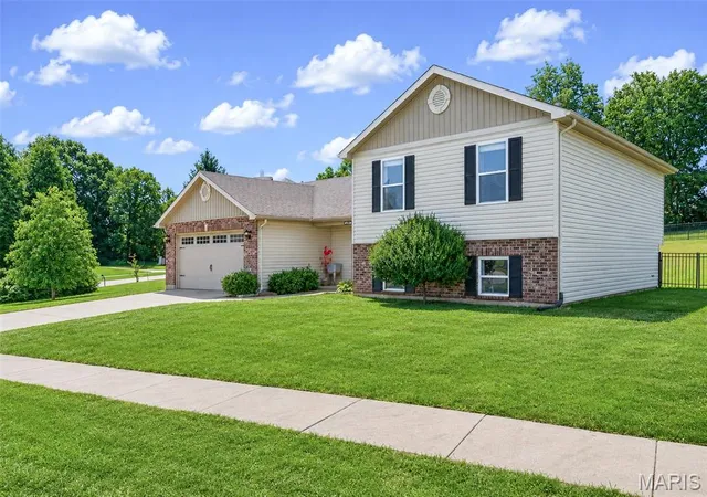 Homes for sale in Wentzville, MO | 1609 Spring Mill Dr, Wentzville, MO 63385 | MLS# MIS26038508