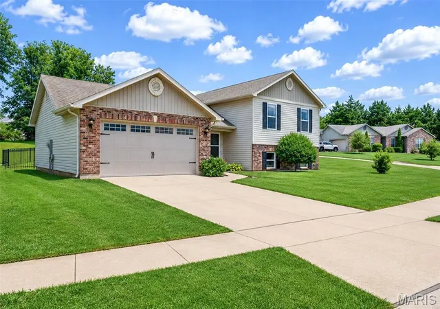 Homes for sale in Wentzville, MO | 1609 Spring Mill Dr, Wentzville, MO 63385 | MLS# MIS26038508