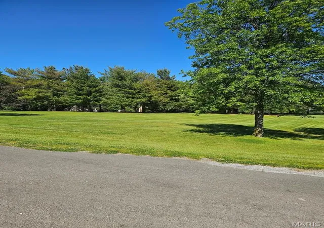Homes for sale in Godfrey, IL | 13884 White Pine Ln, Godfrey, IL 62035 | MLS# MIS26038518