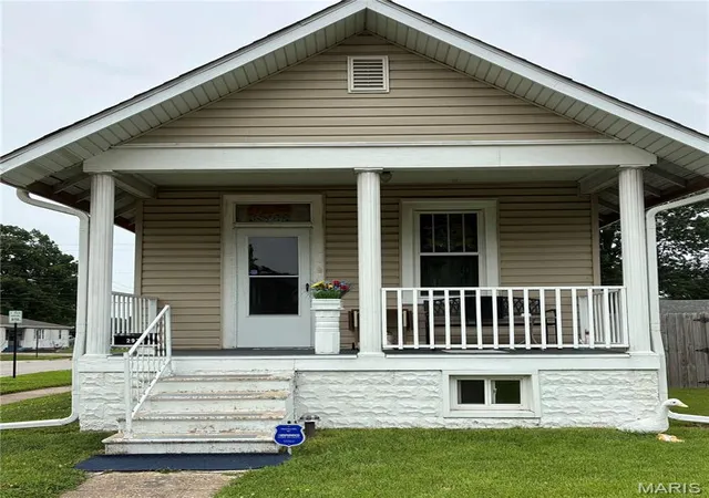 Homes for sale in Granite City, IL | 2978 Madison Ave, Granite City, IL 62040 | MLS# MIS26038521