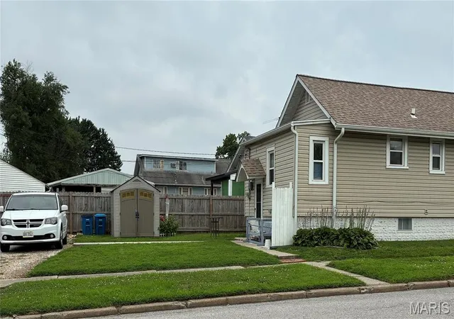 Homes for sale in Granite City, IL | 2978 Madison Ave, Granite City, IL 62040 | MLS# MIS26038521