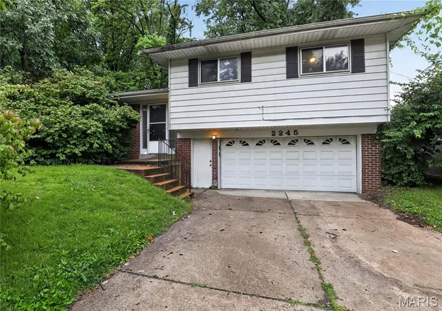 1st image of 2245 N Elizabeth Ave, Florissant, MO 63033 | MLS# MIS26038526