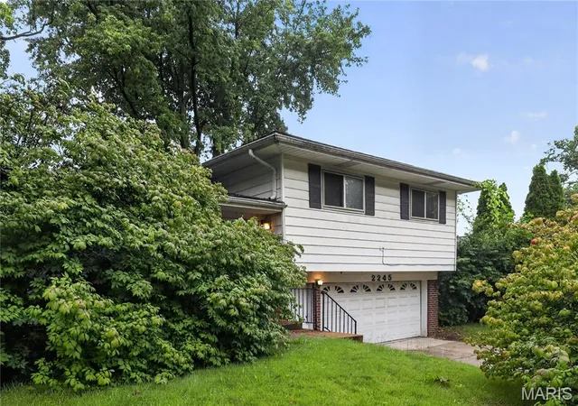 2nd image of 2245 N Elizabeth Ave, Florissant, MO 63033 | MLS# MIS26038526