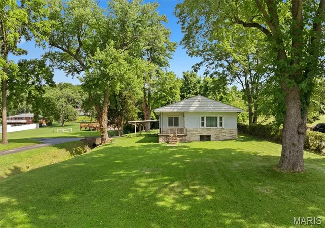 Homes for sale in Wood River, IL | 551 Woodland Ave, Wood River, IL 62095 | MLS# MIS26038539