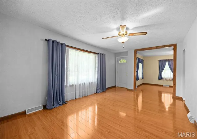 Homes for sale in Wood River, IL | 551 Woodland Ave, Wood River, IL 62095 | MLS# MIS26038539