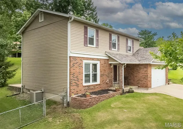Homes for sale in Maryland Heights, MO | 1440 Glenlea Dr, Maryland Heights, MO 63043 | MLS# MIS26038540