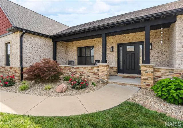 Homes for sale in Lebanon, IL | 500 Shadow Rock Ct, Lebanon, IL 62254 | MLS# MIS26038542