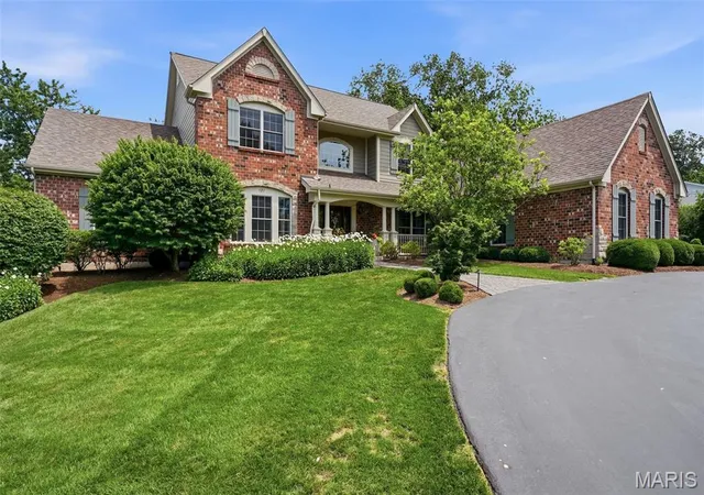 2nd image of 121 Ballas Ct, And Country, MO 63131 | MLS# MIS26038549