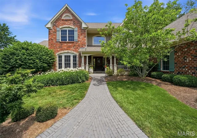 3rd image of 121 Ballas Ct, And Country, MO 63131 | MLS# MIS26038549