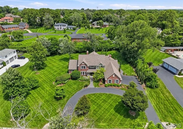 5th image of 121 Ballas Ct, And Country, MO 63131 | MLS# MIS26038549