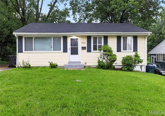 Homes for sale in St Louis, MO | 7744 Ellington Dr, St Louis, MO 63121 | MLS# MIS26038550