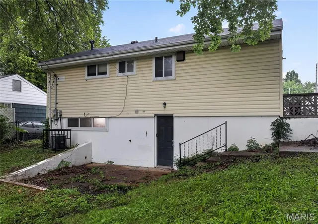 Homes for sale in St Louis, MO | 7744 Ellington Dr, St Louis, MO 63121 | MLS# MIS26038550