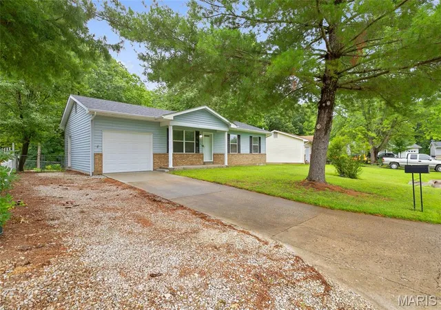 Homes for sale in Warrenton, MO | 2210 Columbus Cir, Warrenton, MO 63383 | MLS# MIS26038555