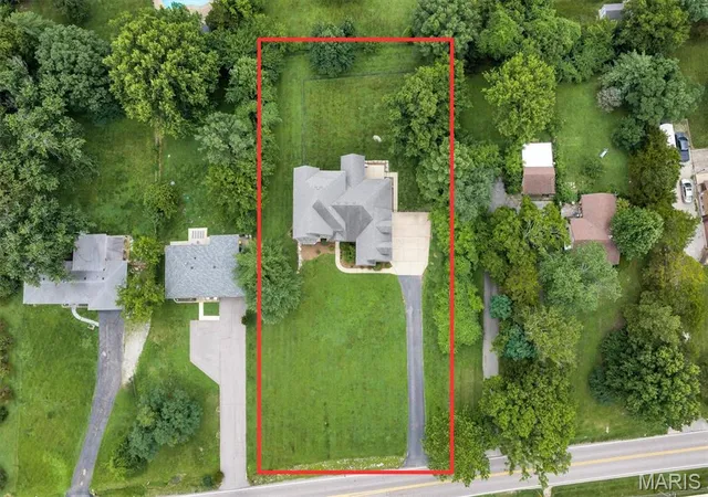 3rd image of 335 Summit Rd, Fenton, MO 63026 | MLS# MIS26038559