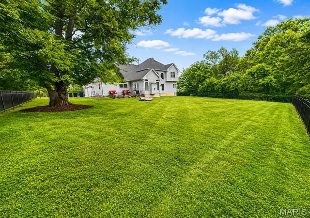 4th image of 335 Summit Rd, Fenton, MO 63026 | MLS# MIS26038559