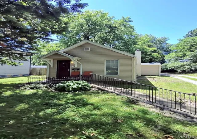 Homes for sale in Ferguson, MO | 721 N Elizabeth Ave, Ferguson, MO 63135 | MLS# MIS26038578