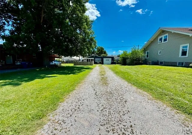 Homes for sale in Wood River, IL | 852 E Penning Ave, Wood River, IL 62095 | MLS# MIS26038581