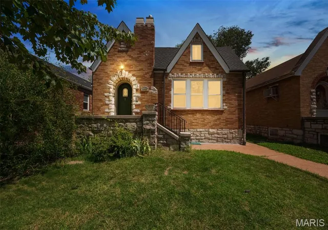 Photo 2 of Sale Pending at 3929 Meramec St, Saint Louis, MO 63116 | MLS# MIS26038582 | Listing updated on 2026-08-24
