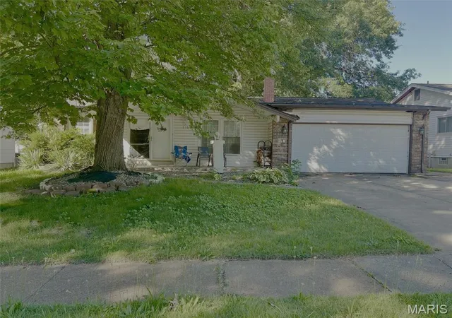 Homes for sale in Hazelwood, MO | 516 Queen Ann Dr, Hazelwood, MO 63042 | MLS# MIS26038583