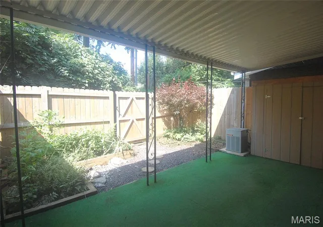 Listing Photo 2 - Condo for sale in building located at 10174 Sakura Dr, Saint Louis, MO 63128