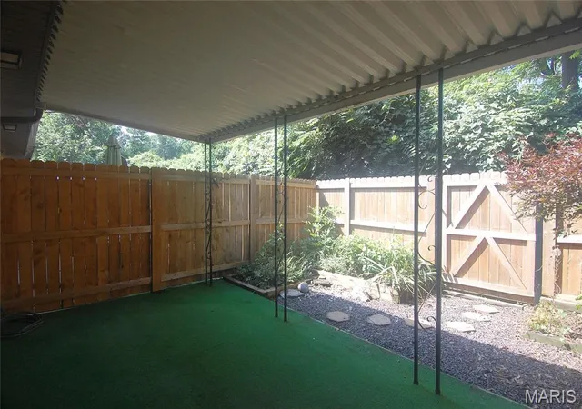Listing Photo 5 - Condo for sale in building located at 10174 Sakura Dr, Saint Louis, MO 63128