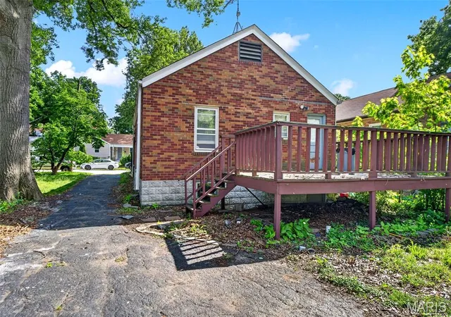 Homes for sale in Breckenridge Hills, MO | 9259 E Breckenridge Rd, Breckenridge Hills, MO 63114 | MLS# MIS26038605