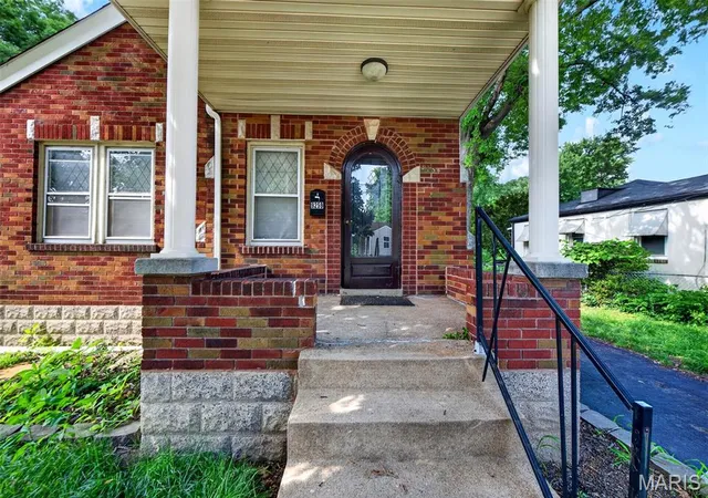 Homes for sale in Breckenridge Hills, MO | 9259 E Breckenridge Rd, Breckenridge Hills, MO 63114 | MLS# MIS26038605