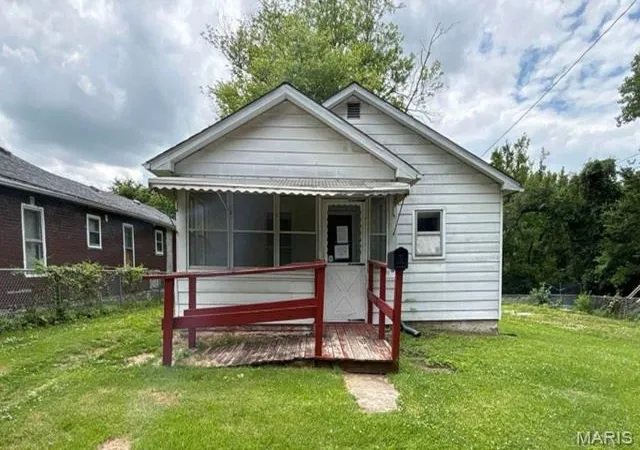 Homes for sale in Alton, IL | 402 Condit Ave, Alton, IL 62002 | MLS# MIS26038620