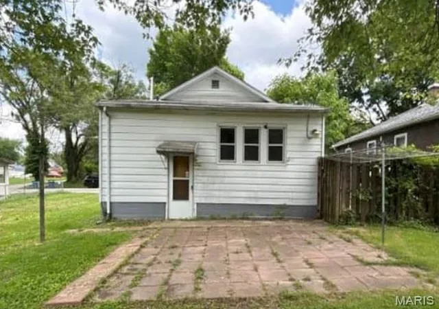 Homes for sale in Alton, IL | 402 Condit Ave, Alton, IL 62002 | MLS# MIS26038620