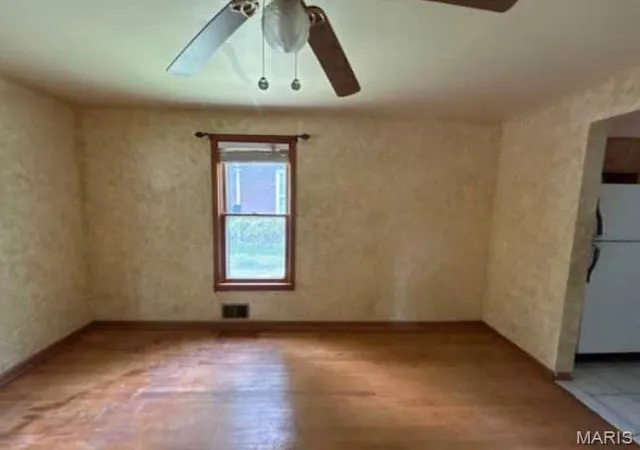 Photo 4 of Single family home for sale at 402 Condit Ave, Alton, IL 62002 | MLS# MIS26038620 | Listing updated on 2026-07-27