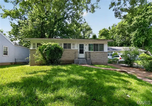 Photo 1 of Single family home for sale at 7480 Castro Dr, St Louis, MO 63135 | MLS# MIS26038626 | Listing updated on 2026-08-26