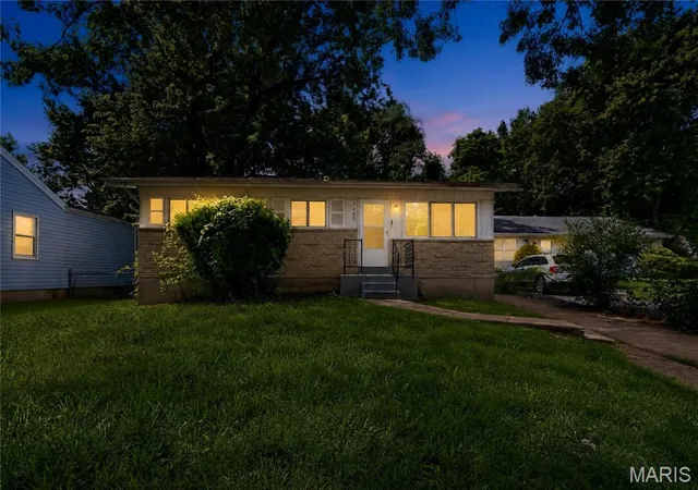 Photo 2 of Single family home for sale at 7480 Castro Dr, St Louis, MO 63135 | MLS# MIS26038626 | Listing updated on 2026-08-26