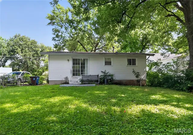 Photo 3 of Single family home for sale at 7480 Castro Dr, St Louis, MO 63135 | MLS# MIS26038626 | Listing updated on 2026-08-26