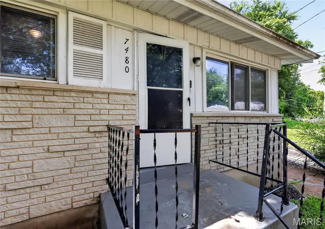 Photo 4 of Single family home for sale at 7480 Castro Dr, St Louis, MO 63135 | MLS# MIS26038626 | Listing updated on 2026-08-26