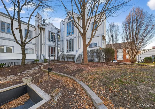 Photo 2 of Sale Pending at 28 Columbus Square Dr, Saint Louis, MO 63101 | MLS# MIS26038636 | Listing updated on 2026-08-24
