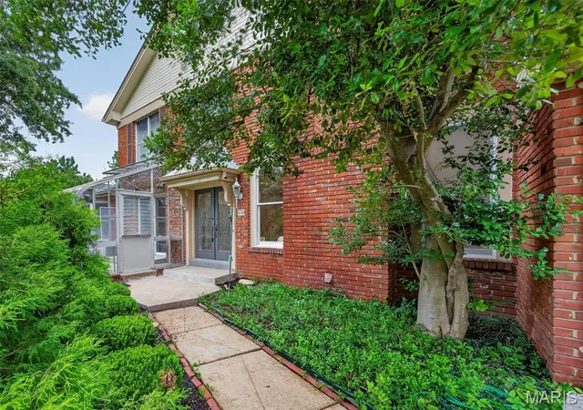 Photo 3 of Condo for sale at 330 Morristown Ct, Chesterfield, MO 63017 | MLS# MIS26038642 | Listing updated on 2026-09-14