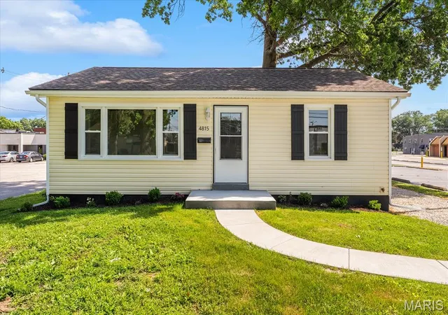 1st image of 4815 W Washington St, Belleville, IL 62226 | MLS# MIS26038655