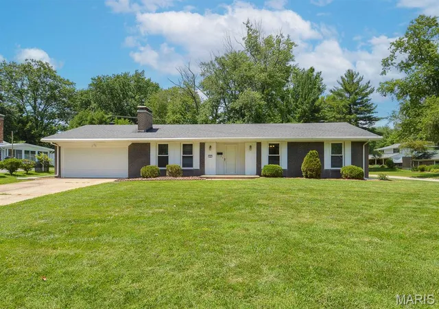 Homes for sale in Belleville, IL | 37 Hemlock, Belleville, IL 62221 | MLS# MIS26038662