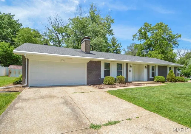 Homes for sale in Belleville, IL | 37 Hemlock, Belleville, IL 62221 | MLS# MIS26038662