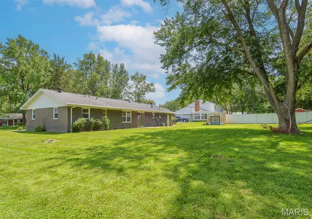 Homes for sale in Belleville, IL | 37 Hemlock, Belleville, IL 62221 | MLS# MIS26038662