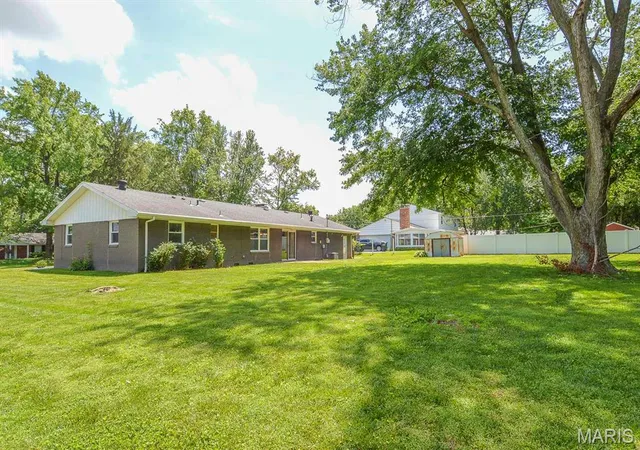 Homes for sale in Belleville, IL | 37 Hemlock, Belleville, IL 62221 | MLS# MIS26038662