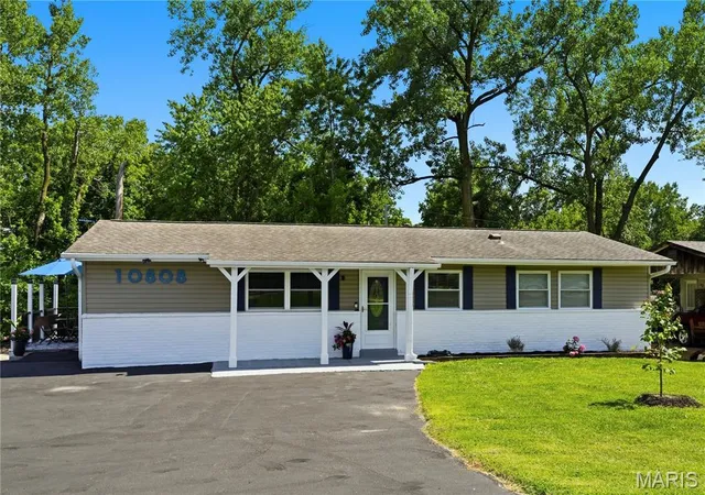 Homes for sale in Unincorporated, MO | 10808 Midland Blvd, Unincorporated, MO 63114 | MLS# MIS26038665